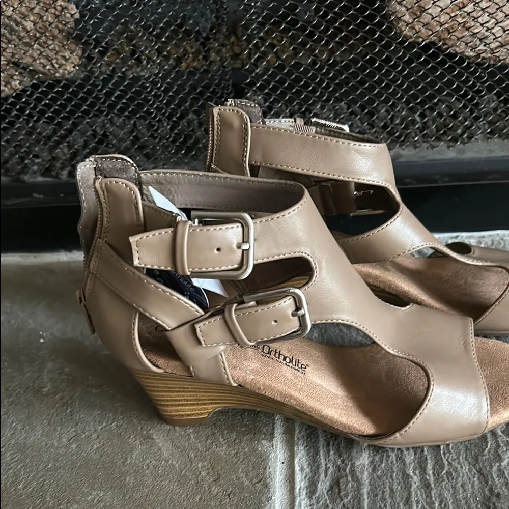Croft & Barrow Stylish Tan Wedge Sandals, Size 7, NWT
